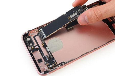 iPhoneの基板修理・データ復旧は動かない、映らない、充電しない、故障したアイフォンの修理方法をご紹介！基板修理が早い安い